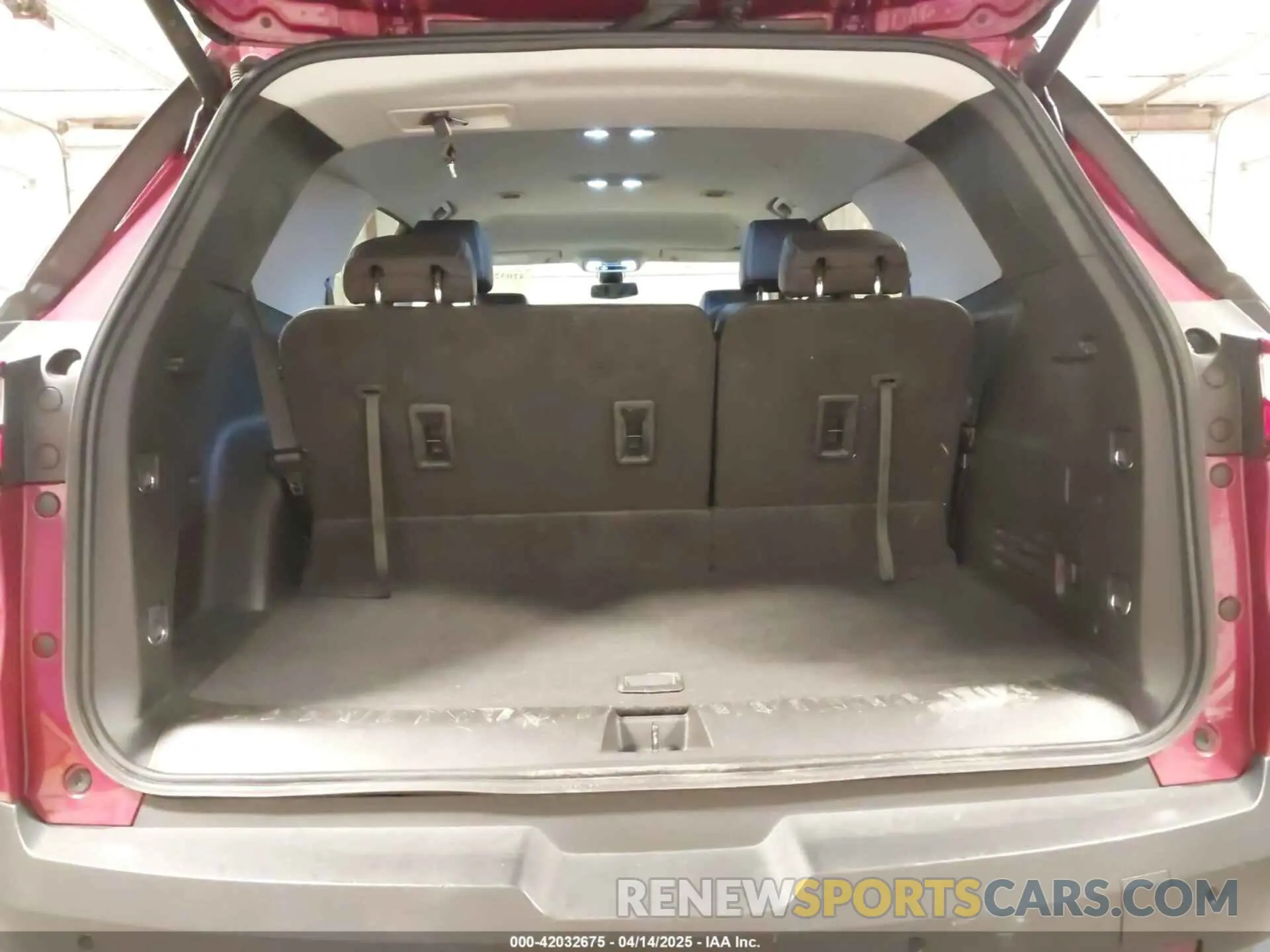 18 Photograph of a damaged car 1GNEVJKWXLJ253198 CHEVROLET TRAVERSE 2020