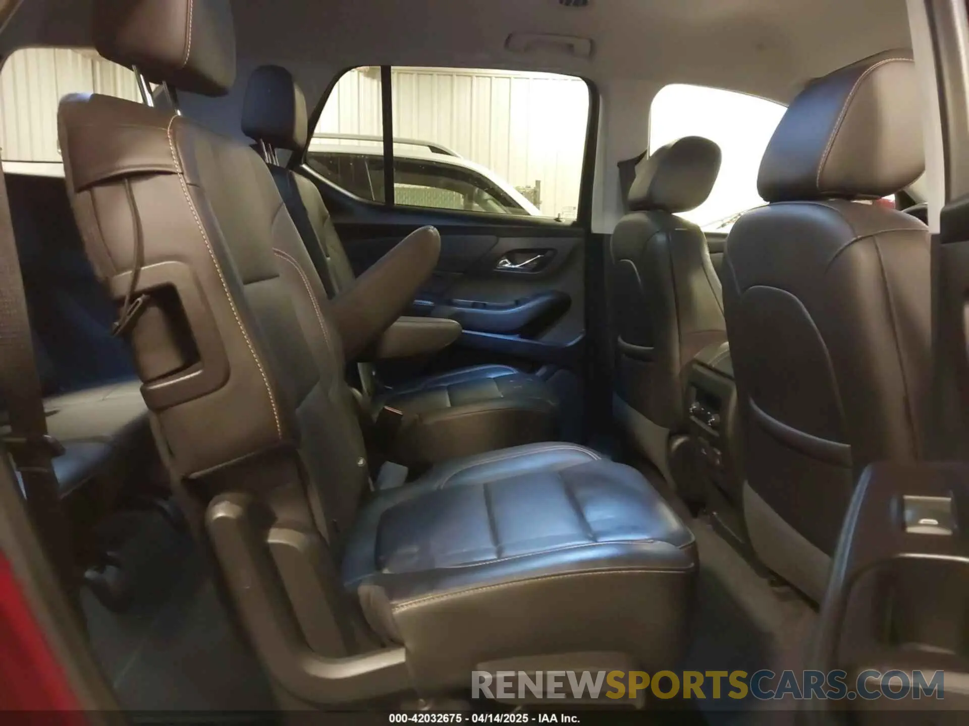 8 Photograph of a damaged car 1GNEVJKWXLJ253198 CHEVROLET TRAVERSE 2020