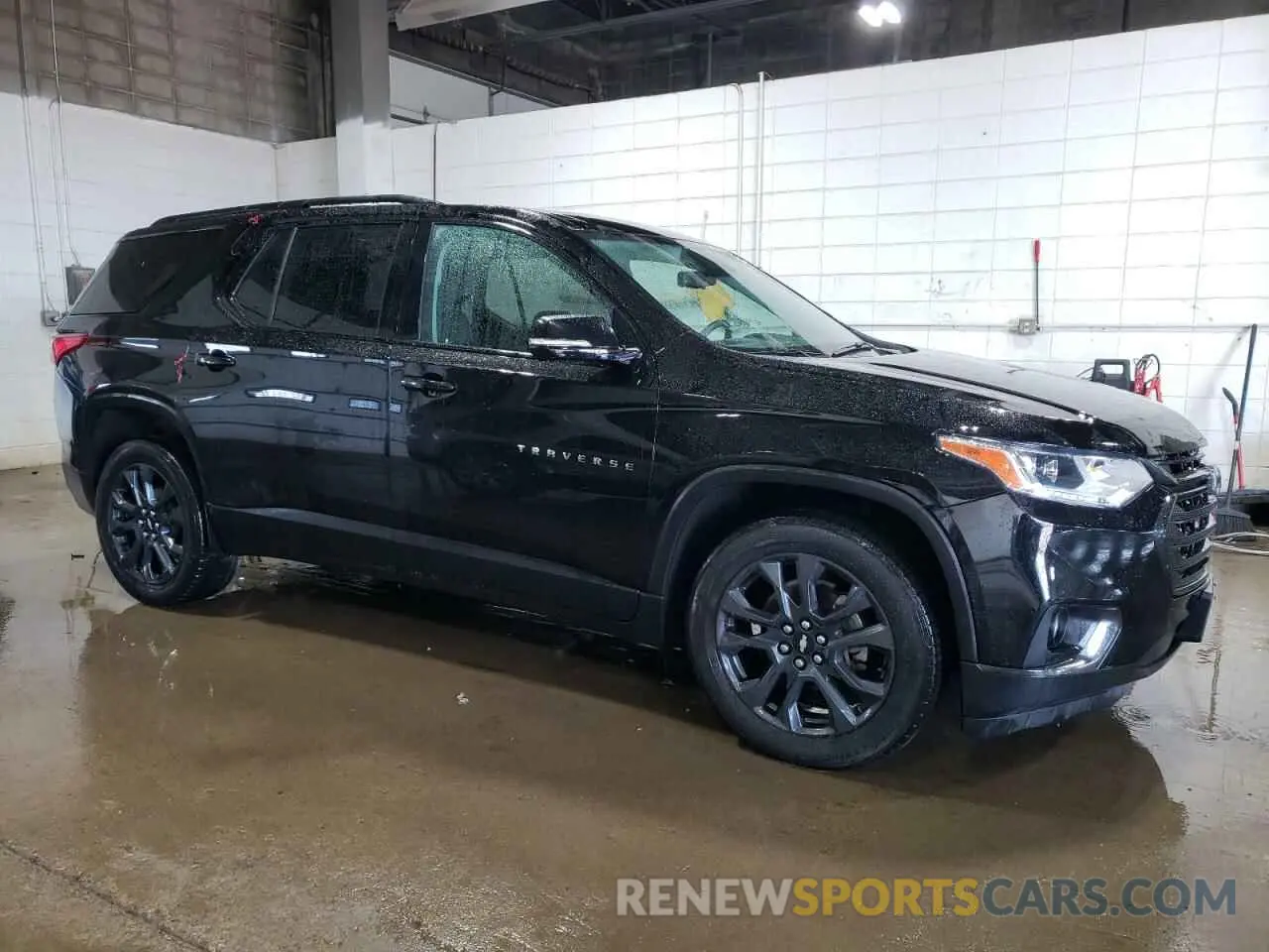 4 Photograph of a damaged car 1GNEVJKWXLJ292213 CHEVROLET TRAVERSE 2020