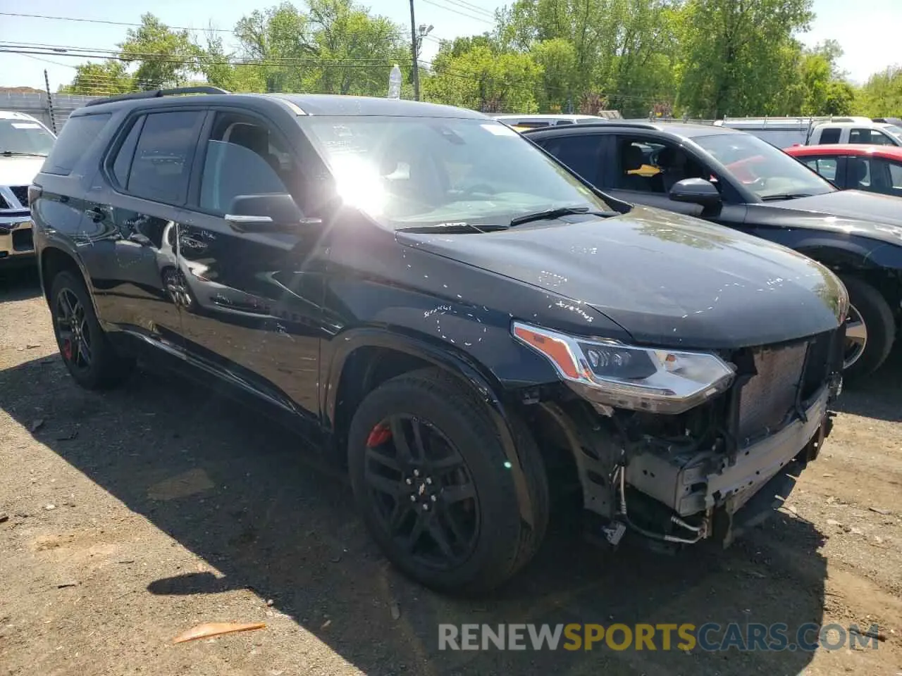 4 Photograph of a damaged car 1GNEVKKW0LJ170868 CHEVROLET TRAVERSE 2020