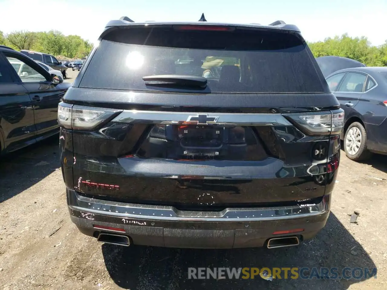 6 Photograph of a damaged car 1GNEVKKW0LJ170868 CHEVROLET TRAVERSE 2020