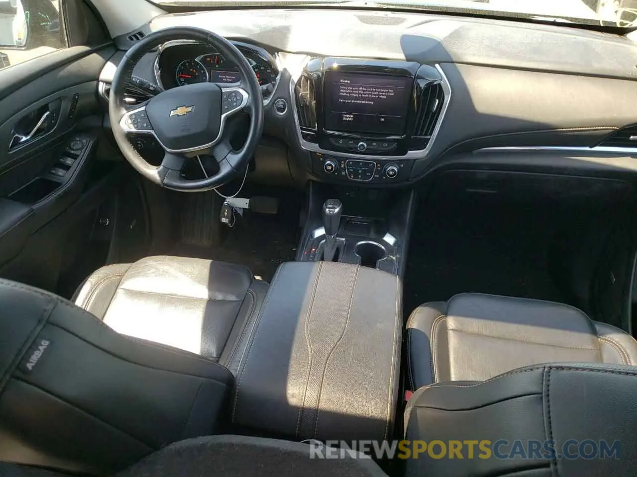 8 Photograph of a damaged car 1GNEVKKW0LJ170868 CHEVROLET TRAVERSE 2020