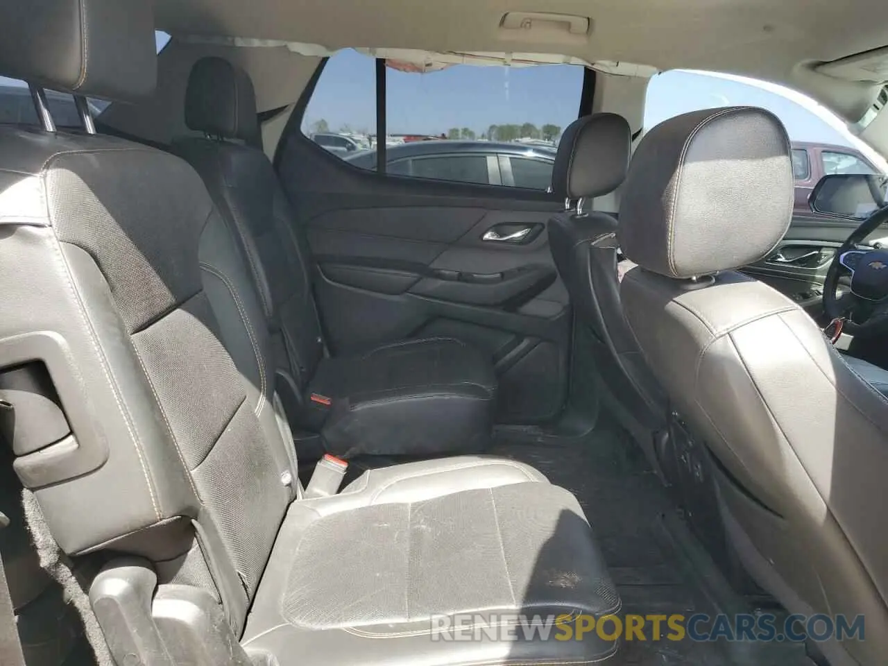 11 Photograph of a damaged car 1GNEVKKW1LJ158079 CHEVROLET TRAVERSE 2020