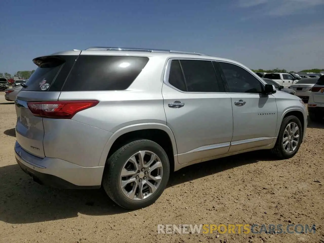 3 Photograph of a damaged car 1GNEVKKW1LJ158079 CHEVROLET TRAVERSE 2020