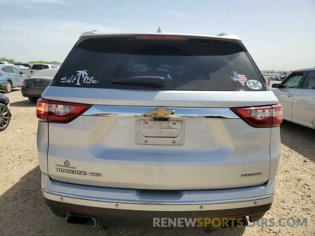 6 Photograph of a damaged car 1GNEVKKW1LJ158079 CHEVROLET TRAVERSE 2020