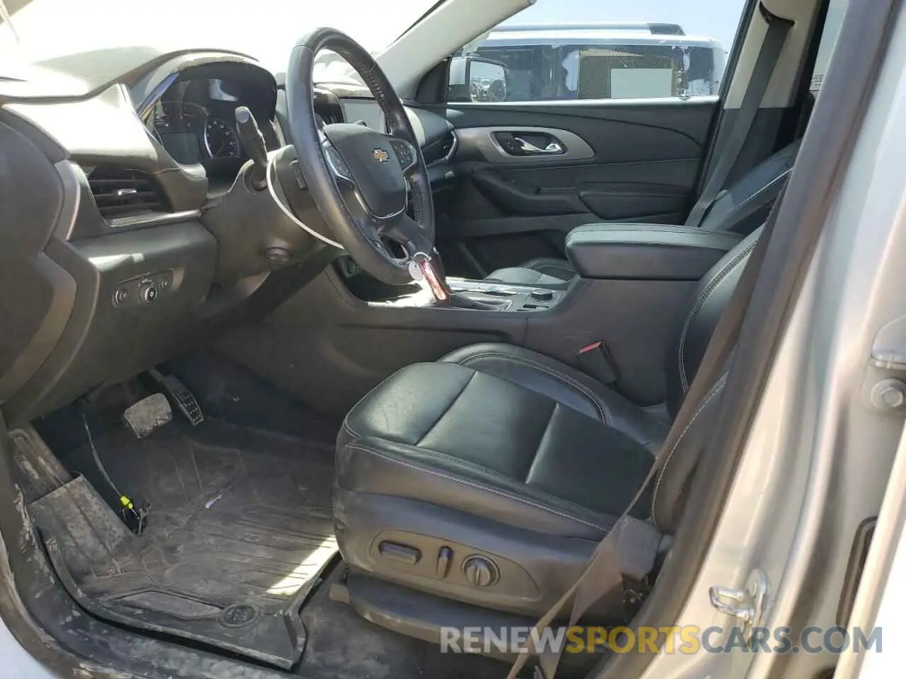 7 Photograph of a damaged car 1GNEVKKW1LJ158079 CHEVROLET TRAVERSE 2020
