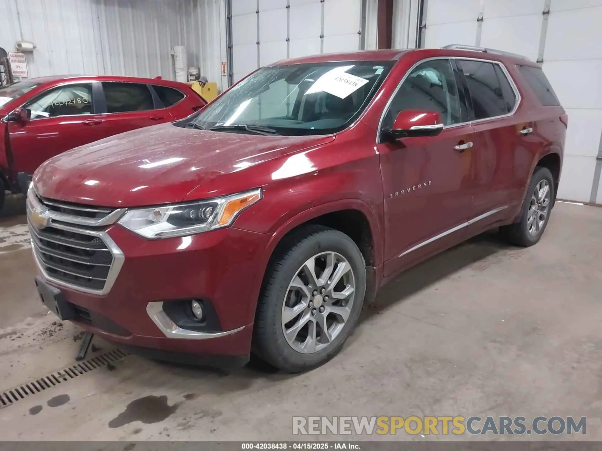 2 Photograph of a damaged car 1GNEVKKW1LJ222041 CHEVROLET TRAVERSE 2020