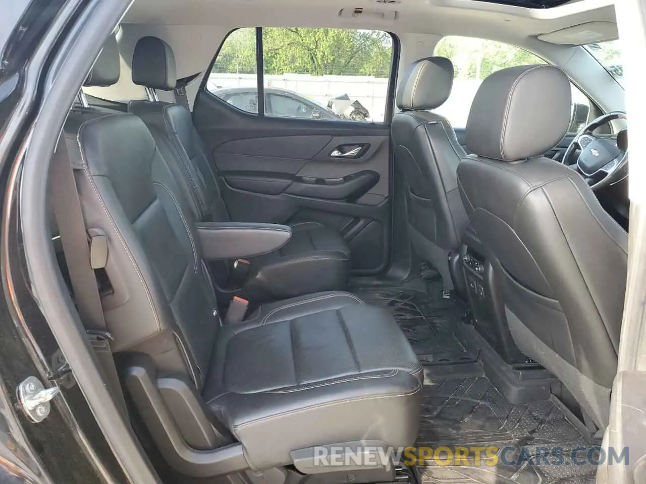 11 Photograph of a damaged car 1GNEVKKW2LJ200632 CHEVROLET TRAVERSE 2020