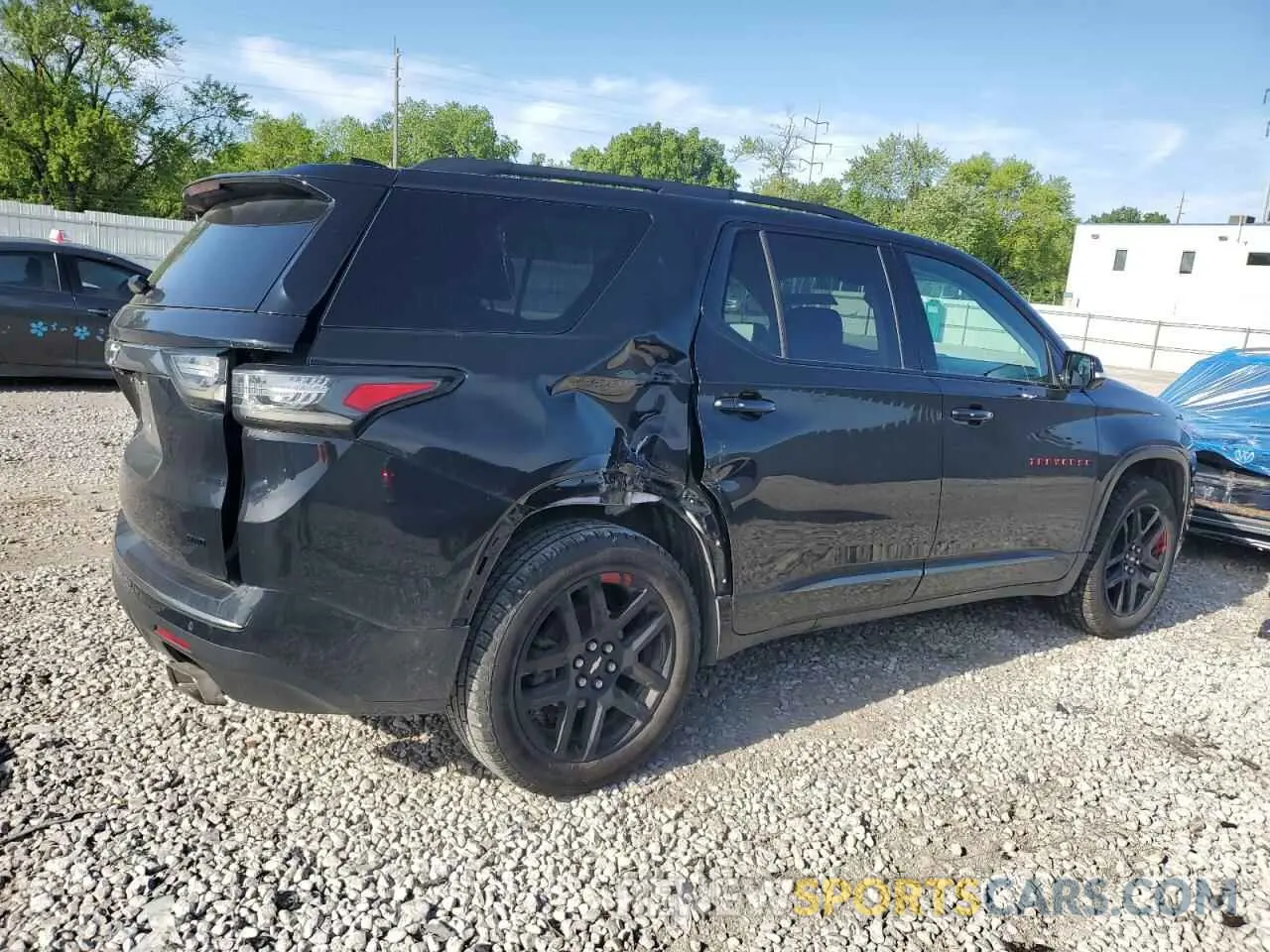 3 Photograph of a damaged car 1GNEVKKW2LJ200632 CHEVROLET TRAVERSE 2020