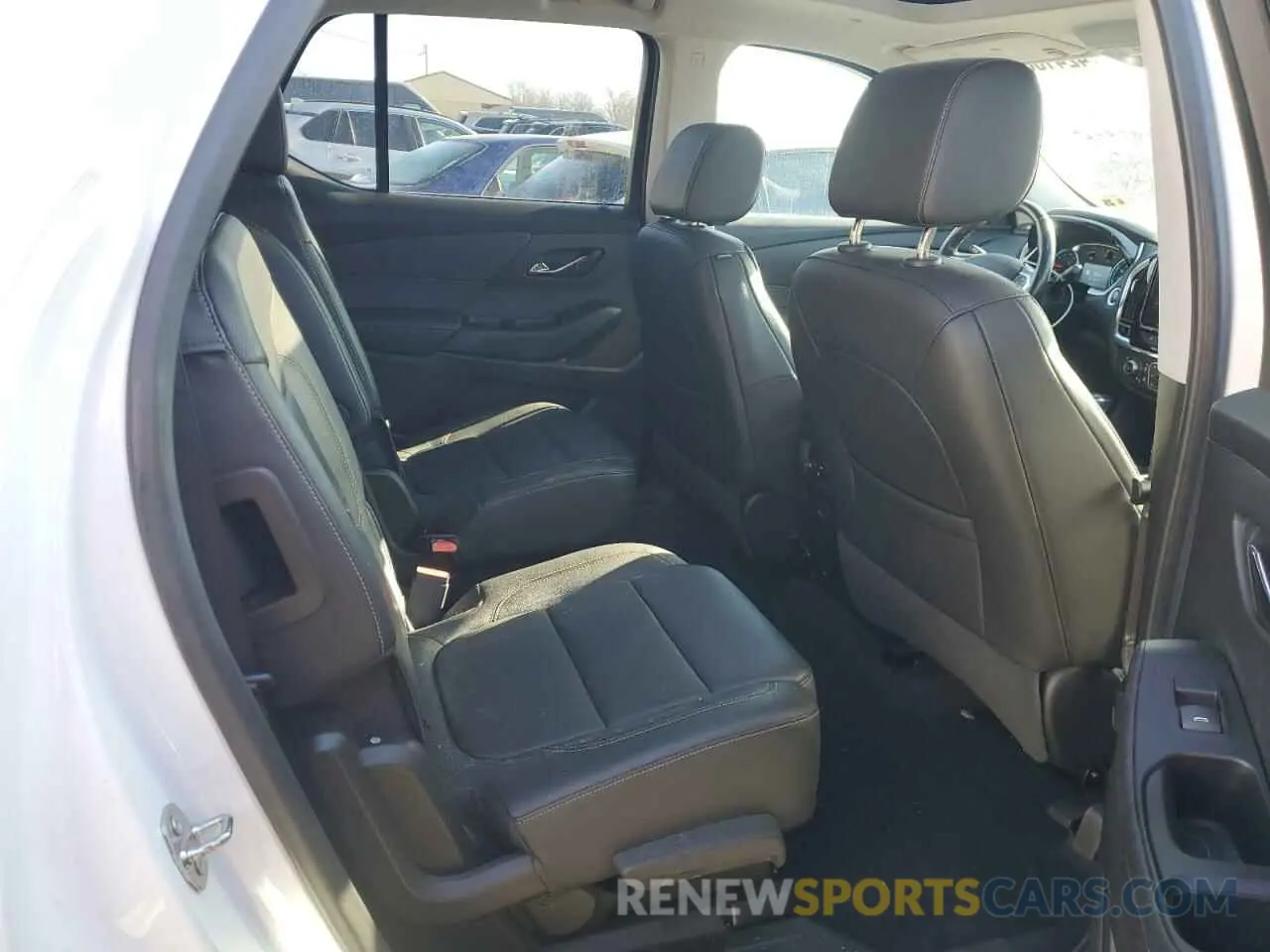 11 Photograph of a damaged car 1GNEVKKW2LJ216409 CHEVROLET TRAVERSE 2020