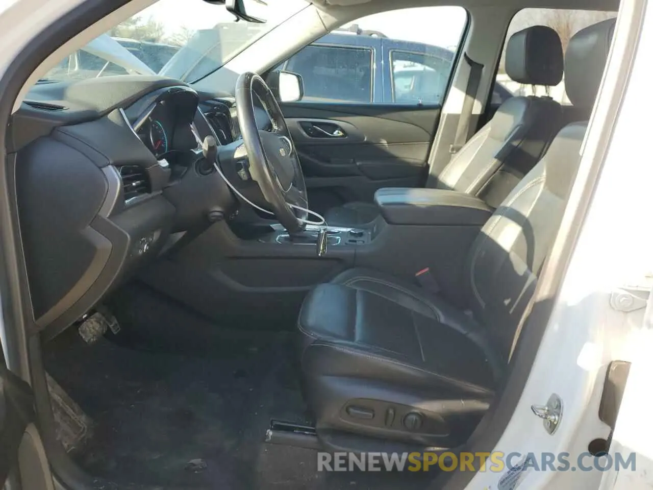 7 Photograph of a damaged car 1GNEVKKW2LJ216409 CHEVROLET TRAVERSE 2020