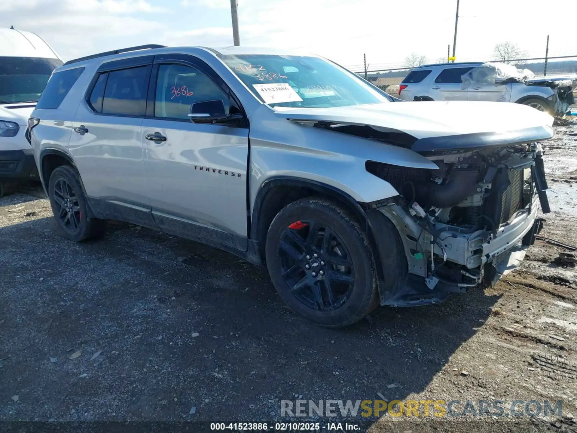 1 Photograph of a damaged car 1GNEVKKW3LJ146063 CHEVROLET TRAVERSE 2020