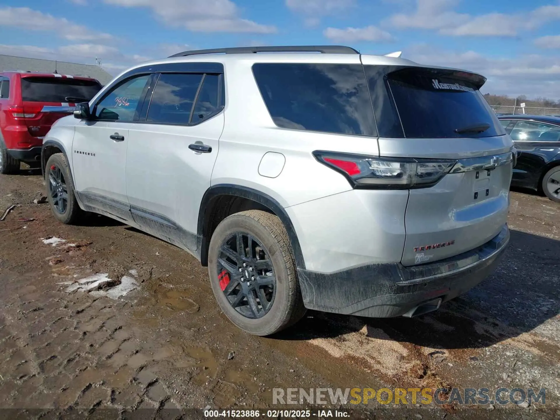 3 Photograph of a damaged car 1GNEVKKW3LJ146063 CHEVROLET TRAVERSE 2020
