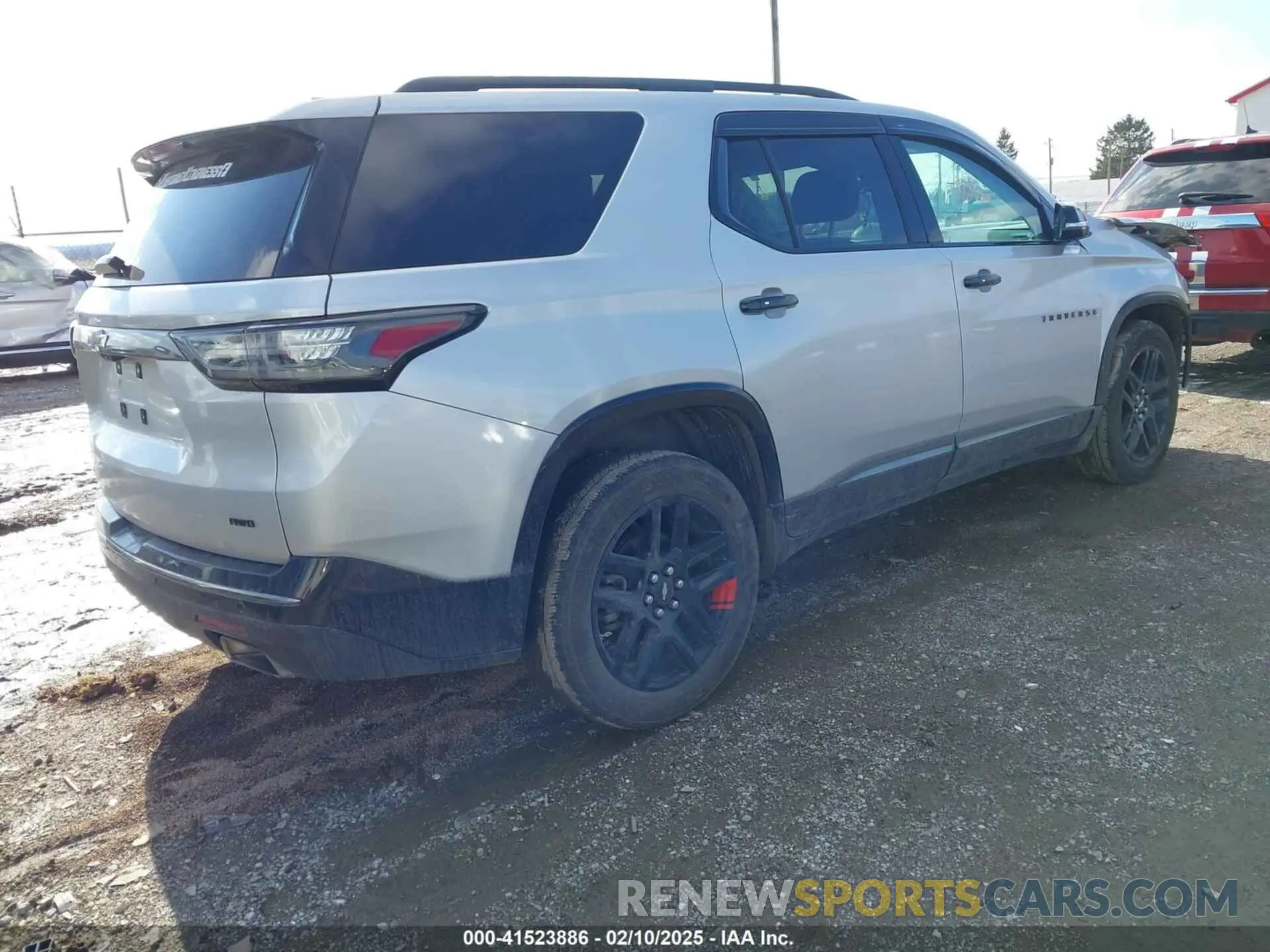 4 Photograph of a damaged car 1GNEVKKW3LJ146063 CHEVROLET TRAVERSE 2020