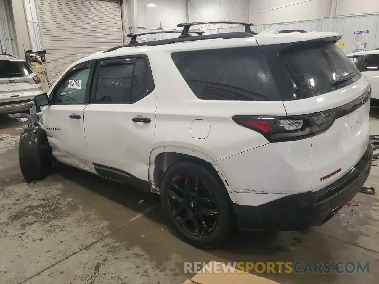 2 Photograph of a damaged car 1GNEVKKW3LJ237401 CHEVROLET TRAVERSE 2020