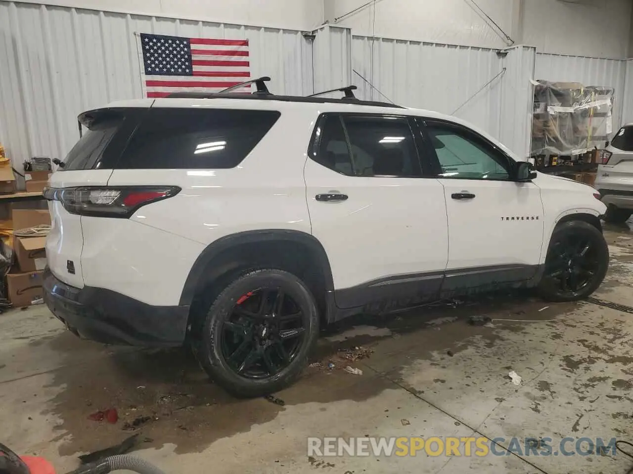 3 Photograph of a damaged car 1GNEVKKW3LJ237401 CHEVROLET TRAVERSE 2020