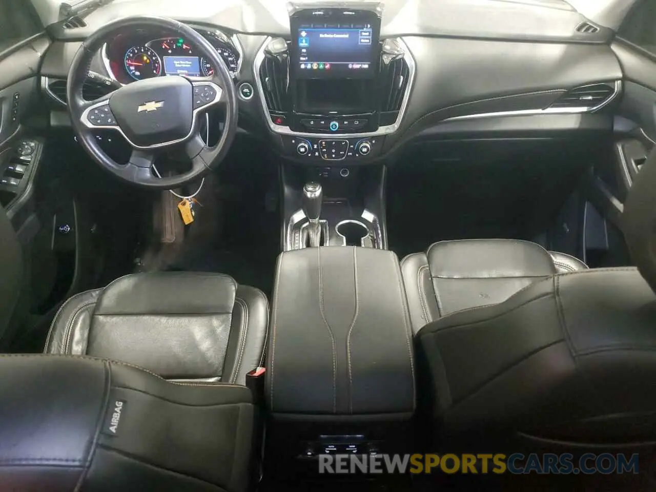8 Photograph of a damaged car 1GNEVKKW3LJ237401 CHEVROLET TRAVERSE 2020