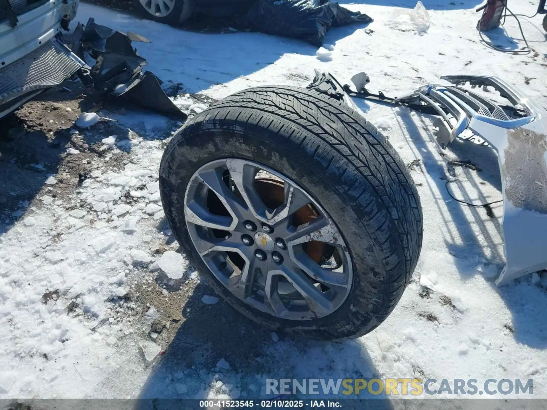 18 Photograph of a damaged car 1GNEVKKW3LJ253520 CHEVROLET TRAVERSE 2020