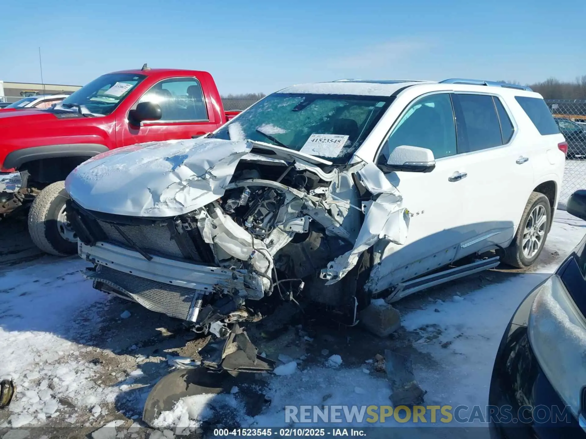 2 Photograph of a damaged car 1GNEVKKW3LJ253520 CHEVROLET TRAVERSE 2020