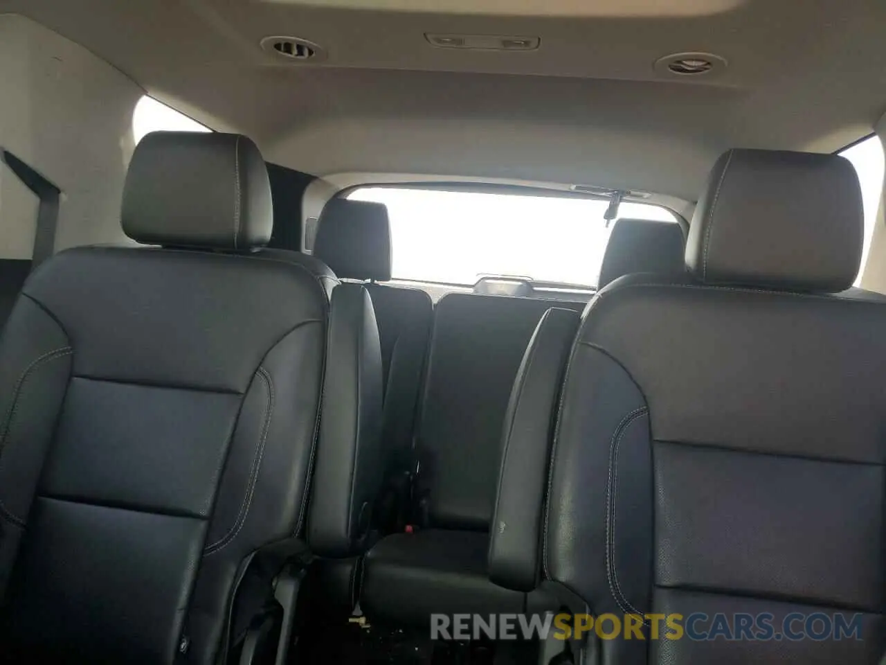 10 Photograph of a damaged car 1GNEVKKW4LJ256281 CHEVROLET TRAVERSE 2020