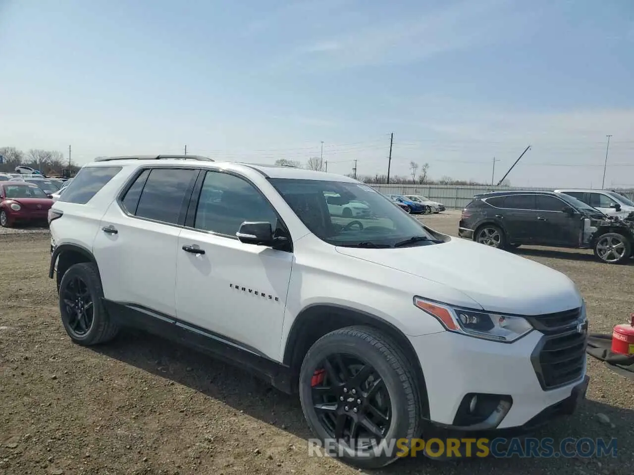 4 Photograph of a damaged car 1GNEVKKW4LJ256281 CHEVROLET TRAVERSE 2020