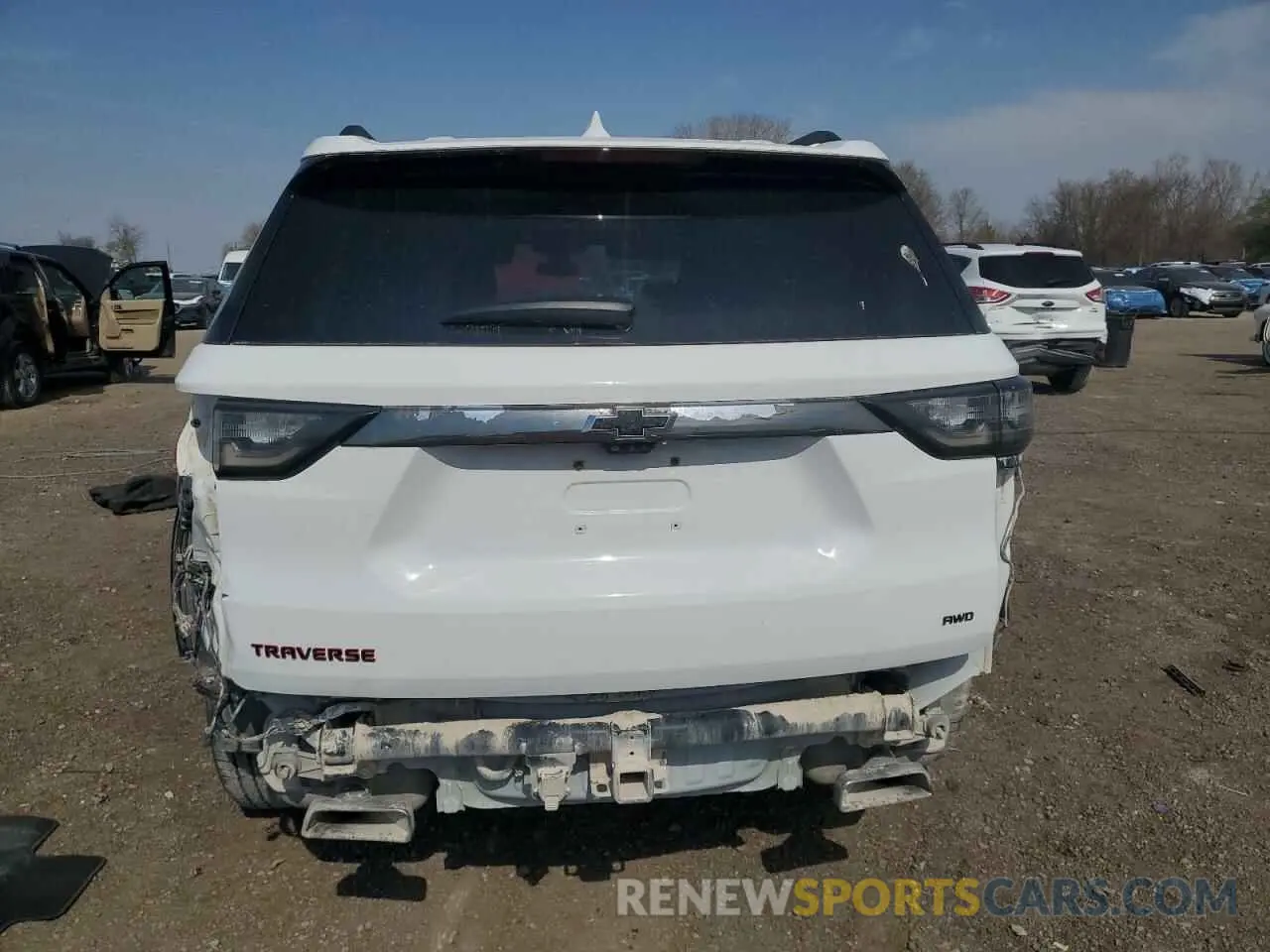 6 Photograph of a damaged car 1GNEVKKW4LJ256281 CHEVROLET TRAVERSE 2020