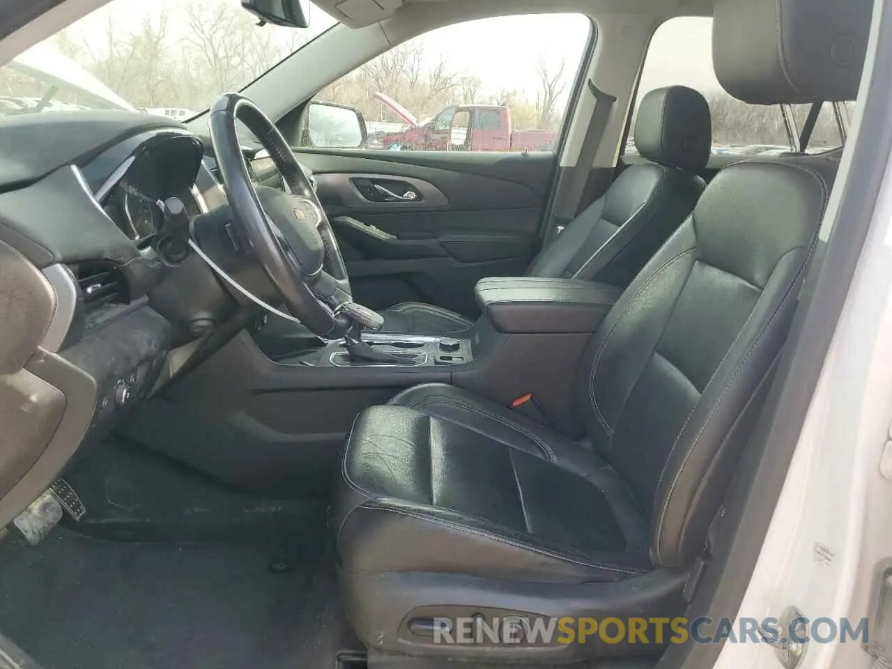 7 Photograph of a damaged car 1GNEVKKW4LJ256281 CHEVROLET TRAVERSE 2020