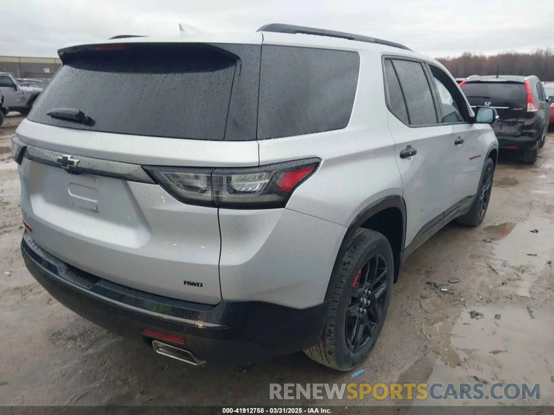 4 Photograph of a damaged car 1GNEVKKW4LJ284338 CHEVROLET TRAVERSE 2020