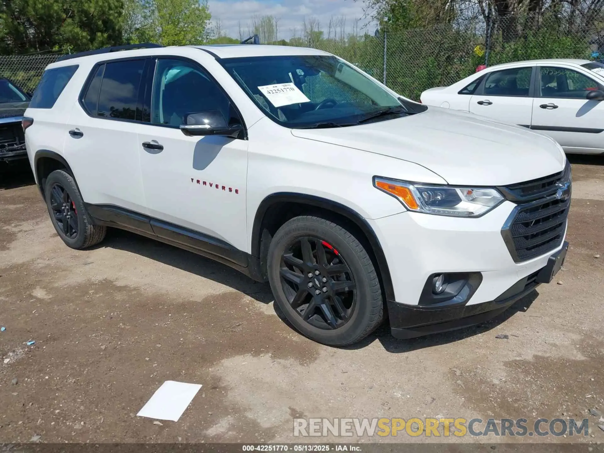 1 Photograph of a damaged car 1GNEVKKW7LJ115057 CHEVROLET TRAVERSE 2020