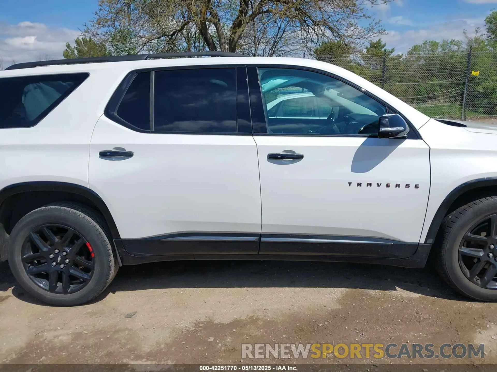 13 Photograph of a damaged car 1GNEVKKW7LJ115057 CHEVROLET TRAVERSE 2020