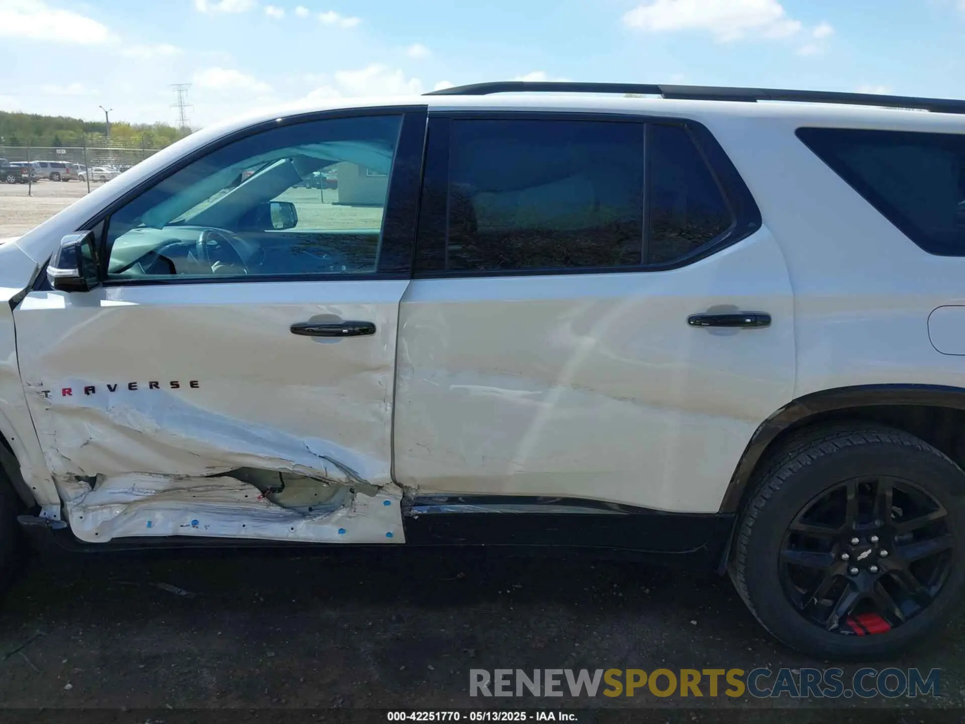 14 Photograph of a damaged car 1GNEVKKW7LJ115057 CHEVROLET TRAVERSE 2020