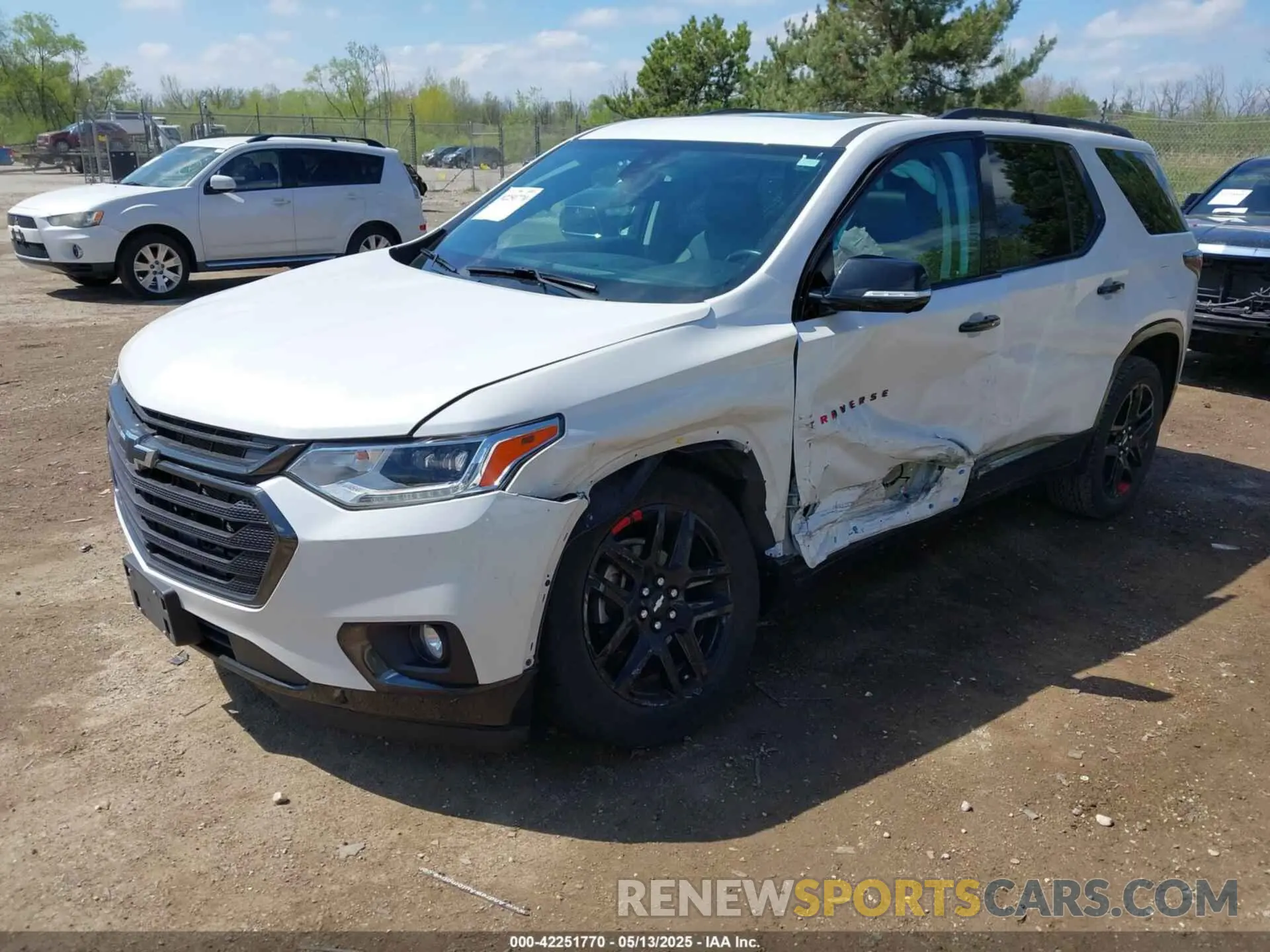 2 Photograph of a damaged car 1GNEVKKW7LJ115057 CHEVROLET TRAVERSE 2020