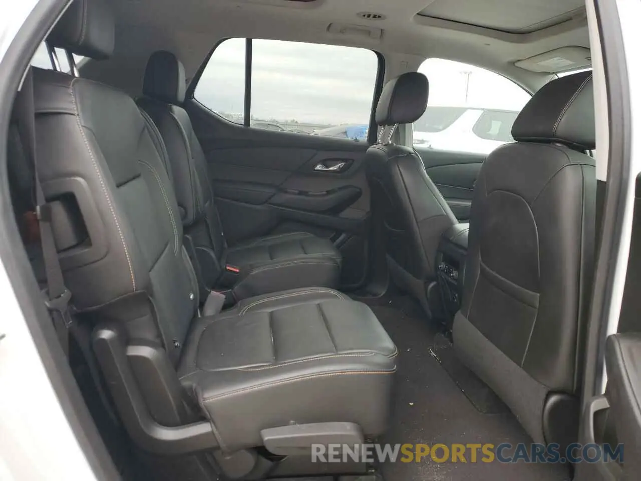 11 Photograph of a damaged car 1GNEVKKW8LJ223588 CHEVROLET TRAVERSE 2020