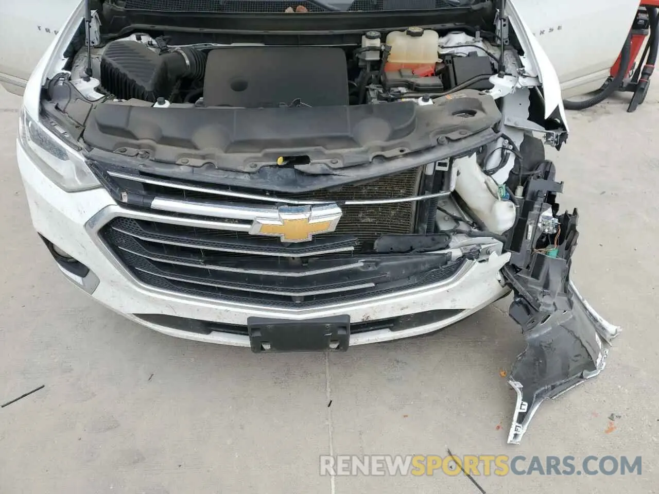 12 Photograph of a damaged car 1GNEVKKW8LJ223588 CHEVROLET TRAVERSE 2020