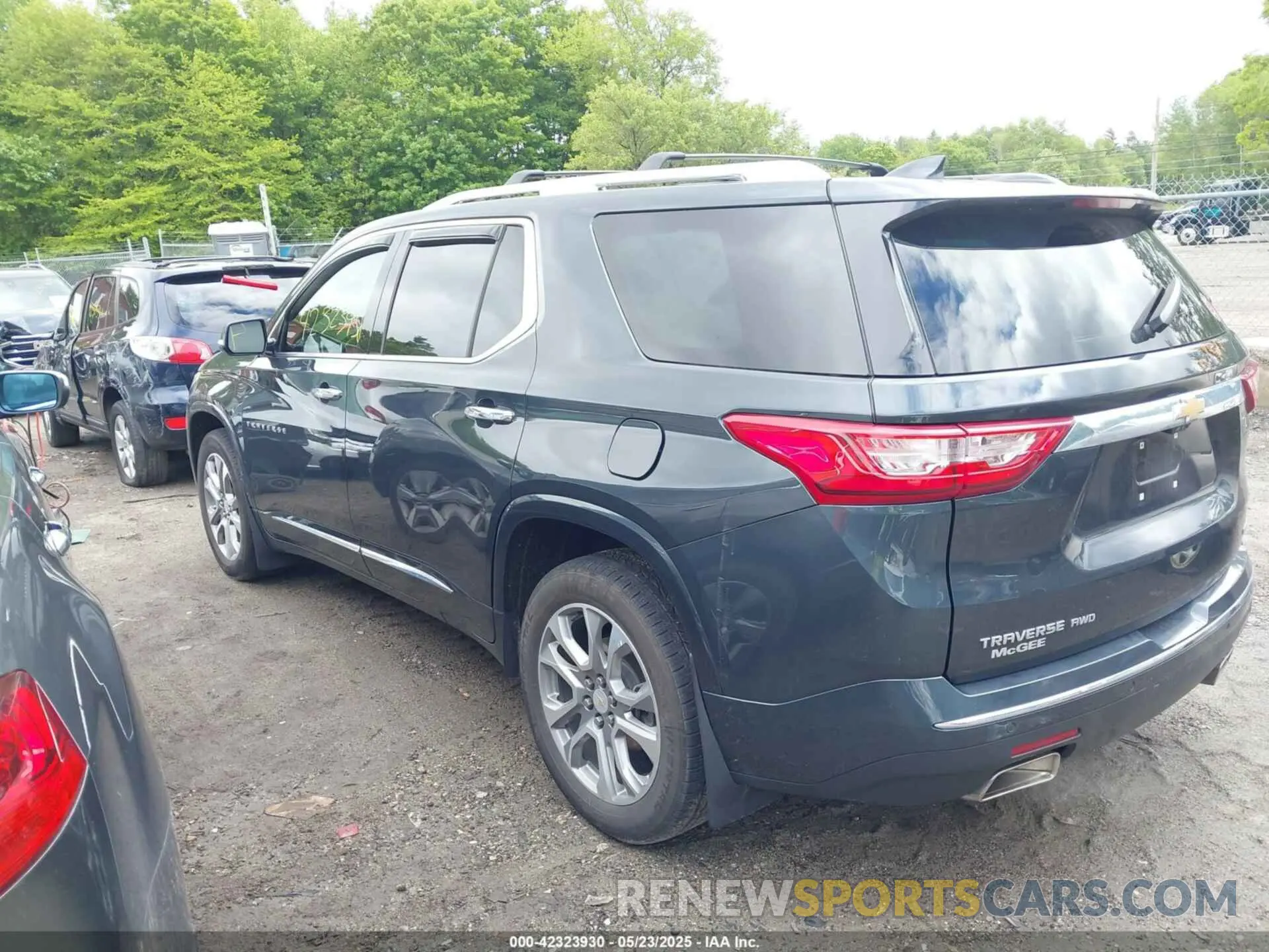 14 Photograph of a damaged car 1GNEVKKW8LJ274282 CHEVROLET TRAVERSE 2020