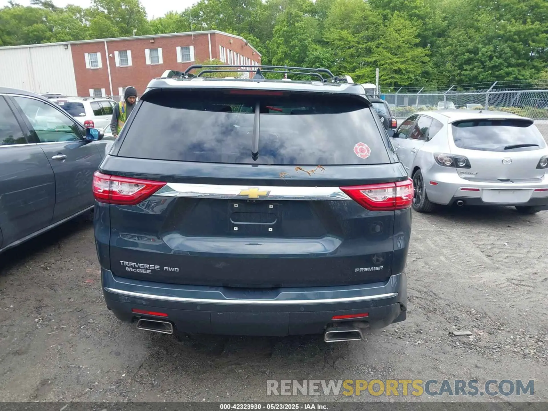 16 Photograph of a damaged car 1GNEVKKW8LJ274282 CHEVROLET TRAVERSE 2020