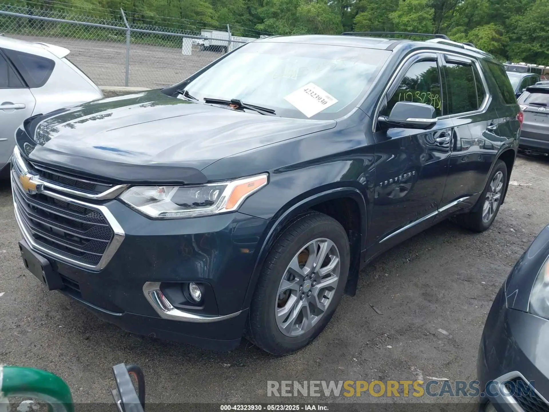 2 Photograph of a damaged car 1GNEVKKW8LJ274282 CHEVROLET TRAVERSE 2020