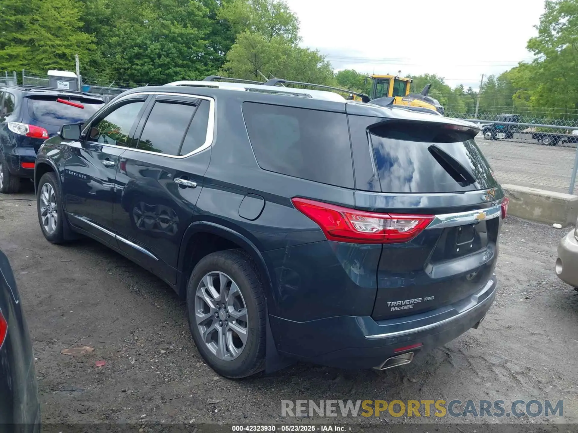 3 Photograph of a damaged car 1GNEVKKW8LJ274282 CHEVROLET TRAVERSE 2020
