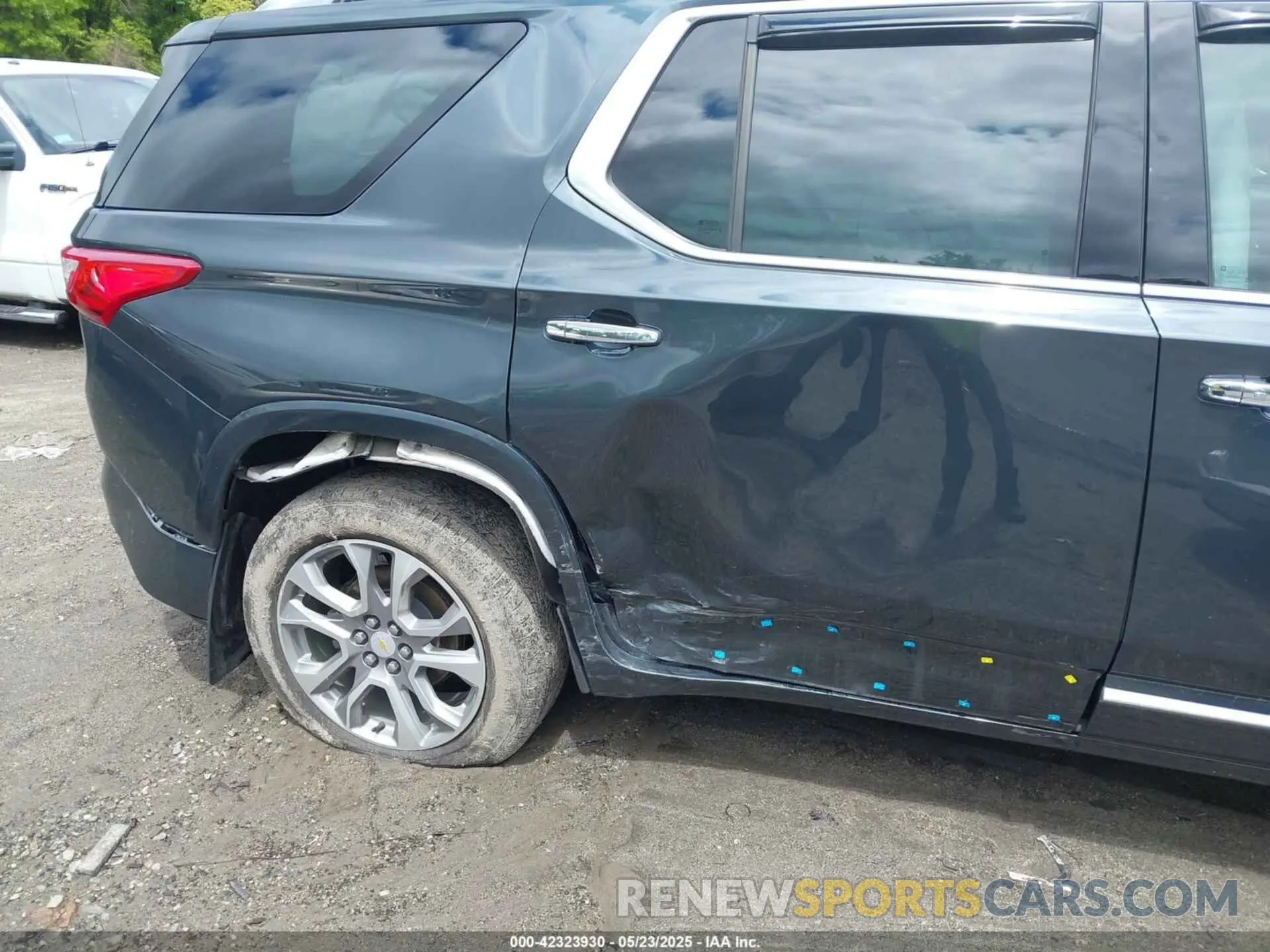 6 Photograph of a damaged car 1GNEVKKW8LJ274282 CHEVROLET TRAVERSE 2020