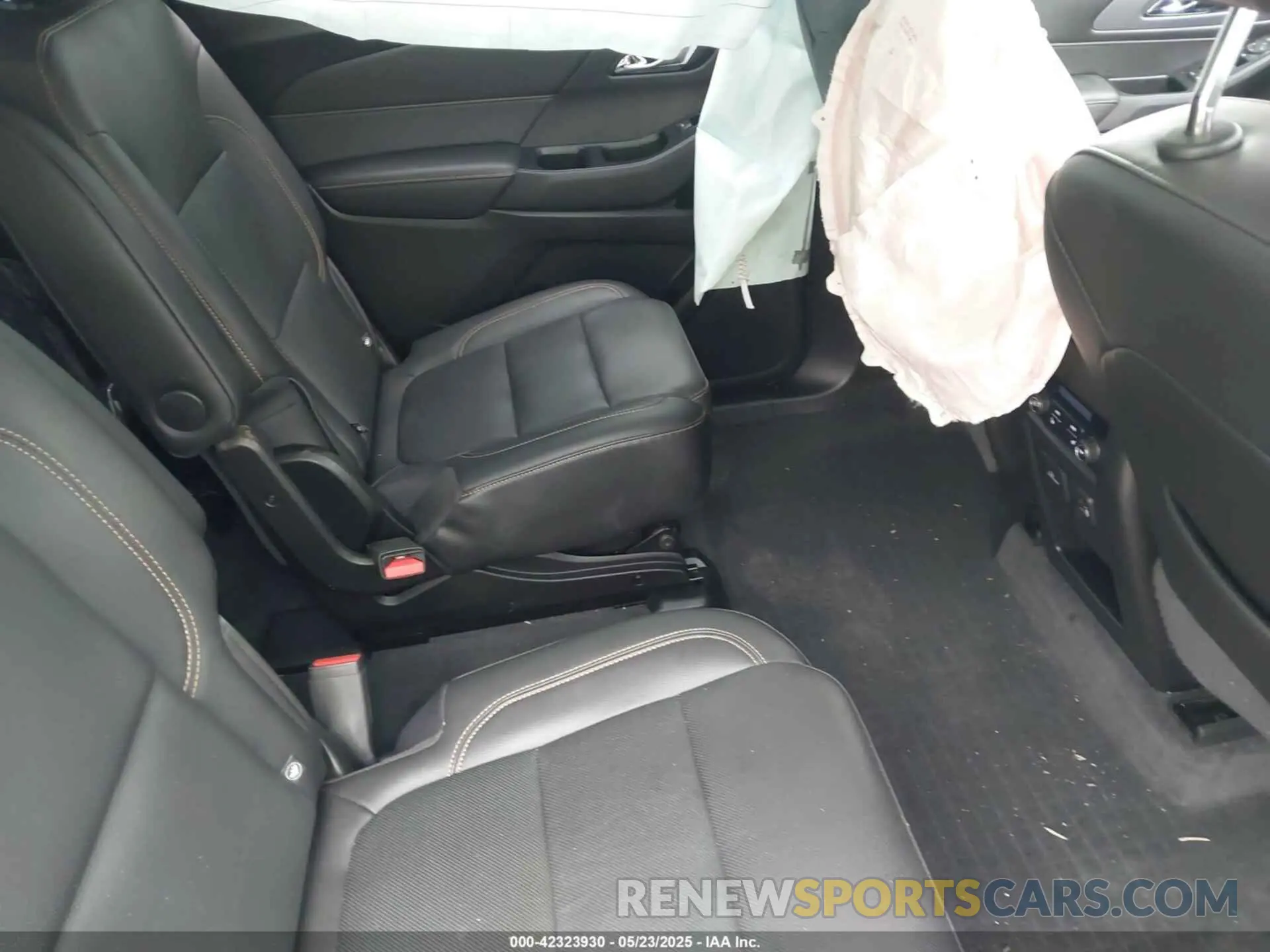 8 Photograph of a damaged car 1GNEVKKW8LJ274282 CHEVROLET TRAVERSE 2020