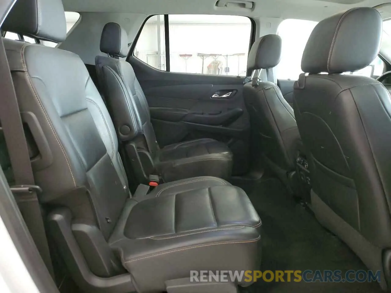 11 Photograph of a damaged car 1GNEVKKW9LJ202023 CHEVROLET TRAVERSE 2020