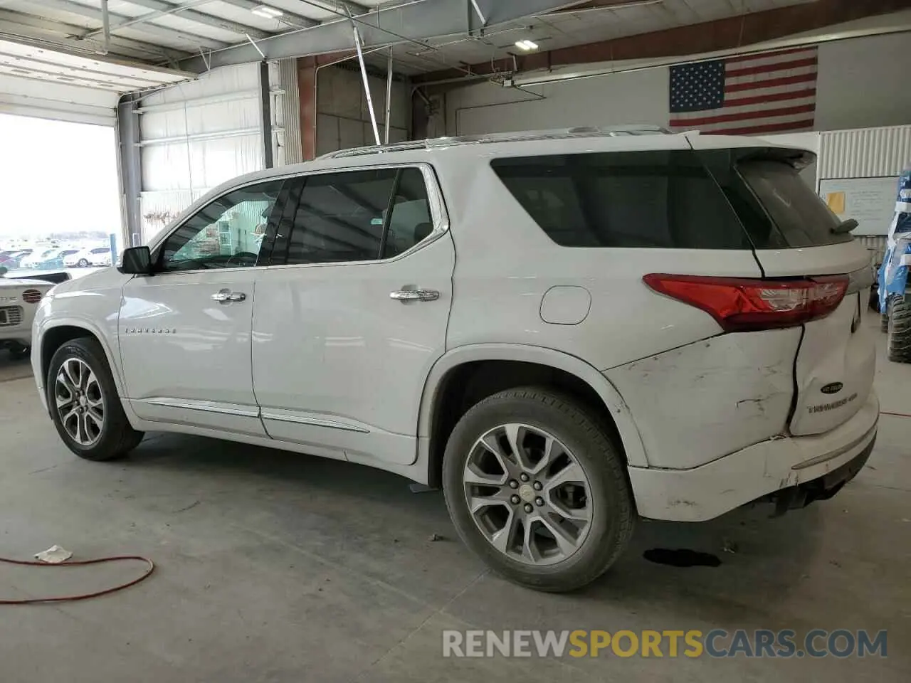 2 Photograph of a damaged car 1GNEVKKW9LJ202023 CHEVROLET TRAVERSE 2020