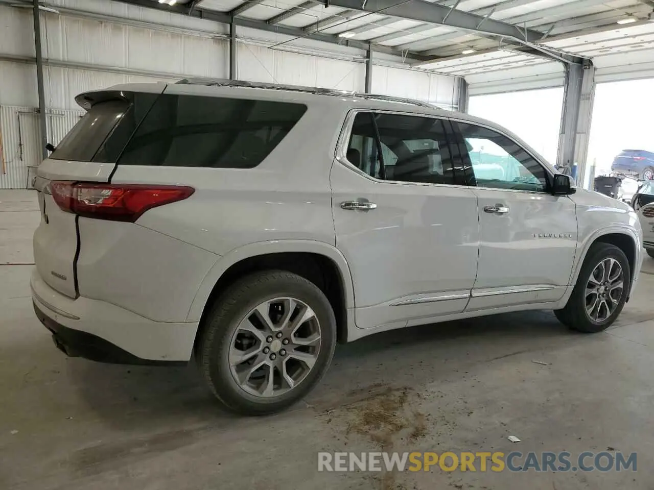 3 Photograph of a damaged car 1GNEVKKW9LJ202023 CHEVROLET TRAVERSE 2020