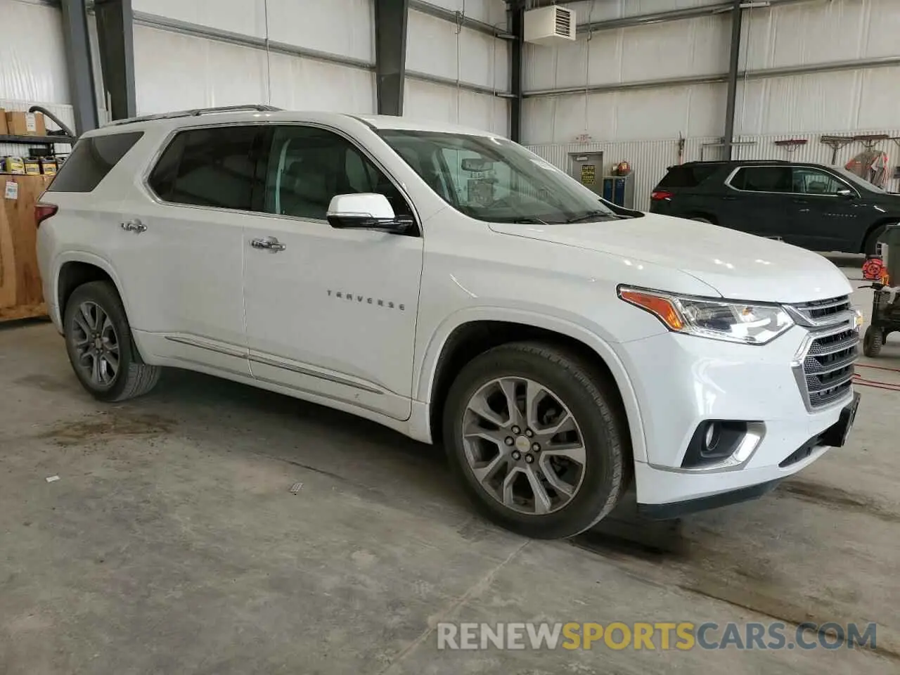 4 Photograph of a damaged car 1GNEVKKW9LJ202023 CHEVROLET TRAVERSE 2020
