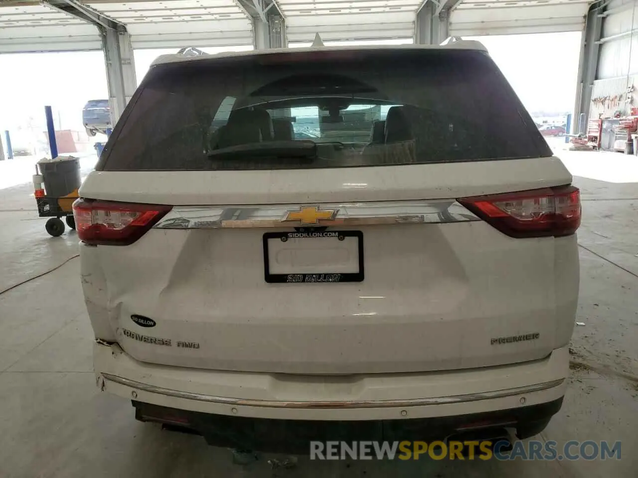6 Photograph of a damaged car 1GNEVKKW9LJ202023 CHEVROLET TRAVERSE 2020