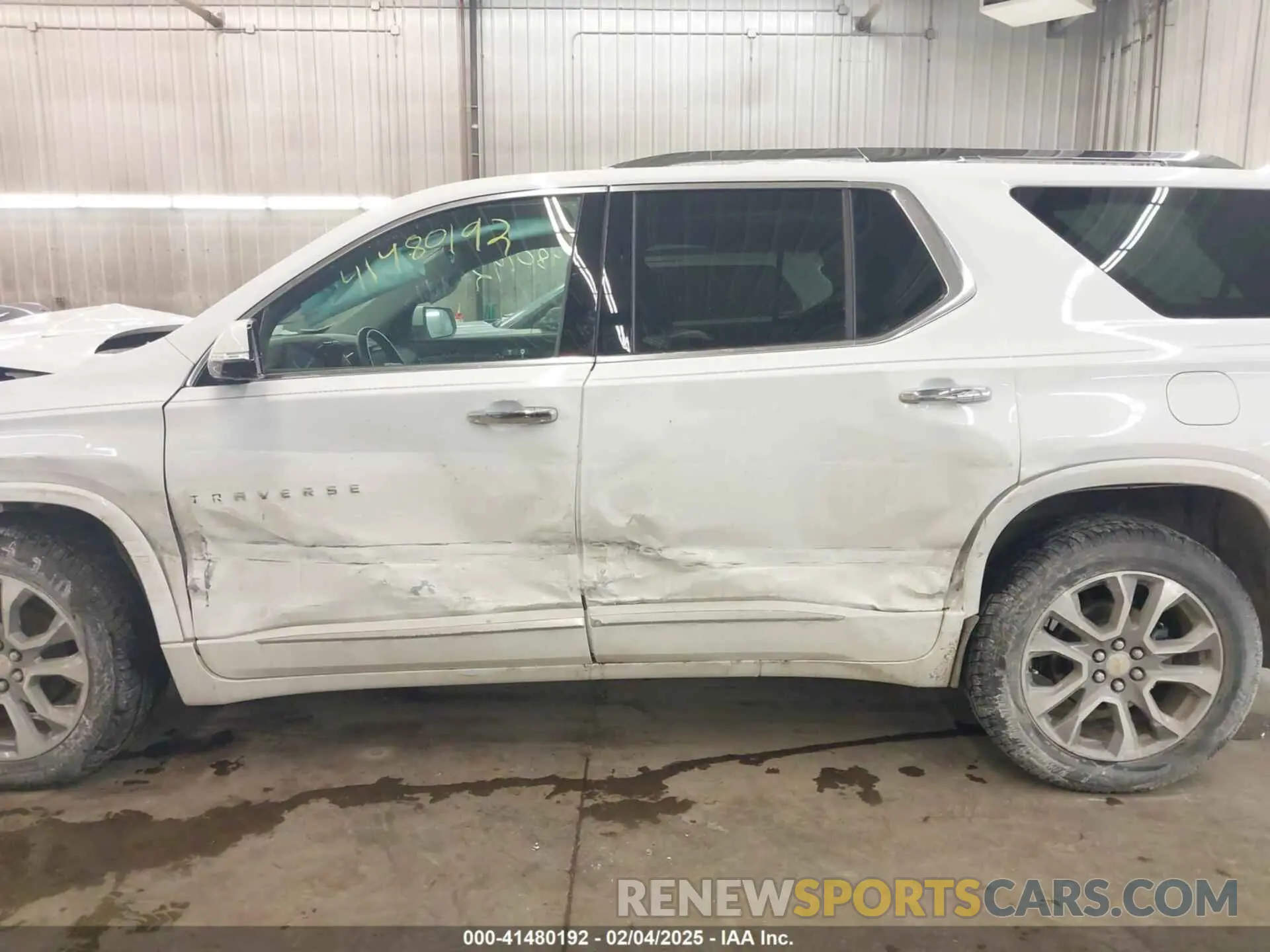 15 Photograph of a damaged car 1GNEVKKW9LJ220148 CHEVROLET TRAVERSE 2020
