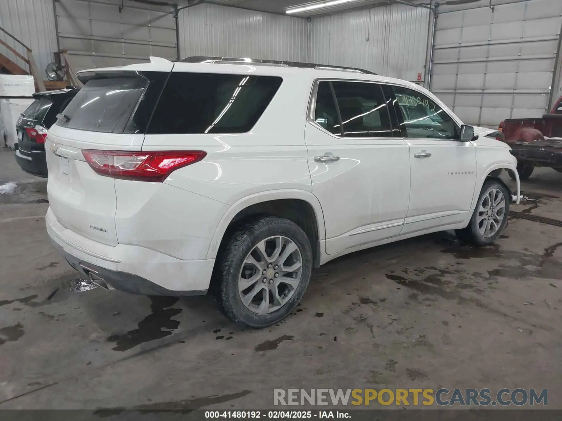 4 Photograph of a damaged car 1GNEVKKW9LJ220148 CHEVROLET TRAVERSE 2020
