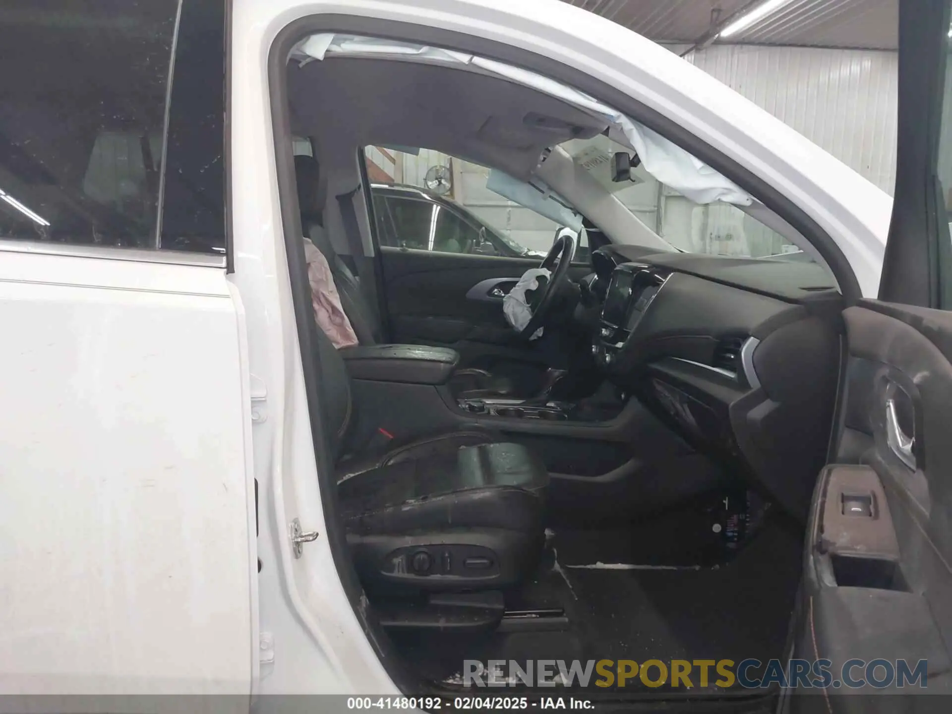 5 Photograph of a damaged car 1GNEVKKW9LJ220148 CHEVROLET TRAVERSE 2020