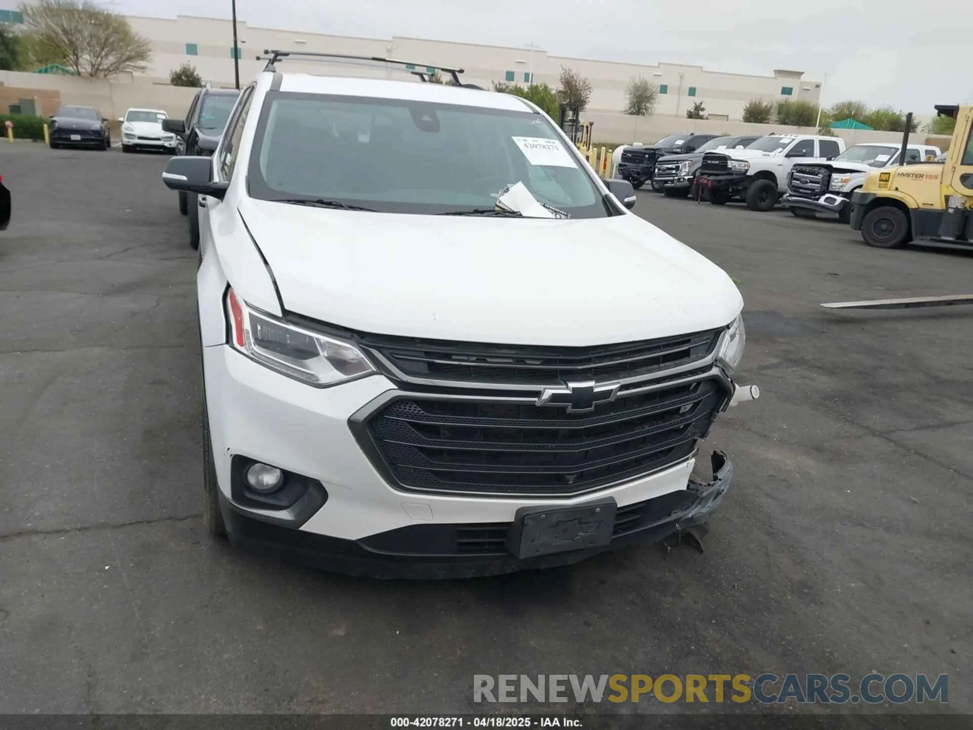 12 Photograph of a damaged car 1GNEVKKWXLJ120947 CHEVROLET TRAVERSE 2020
