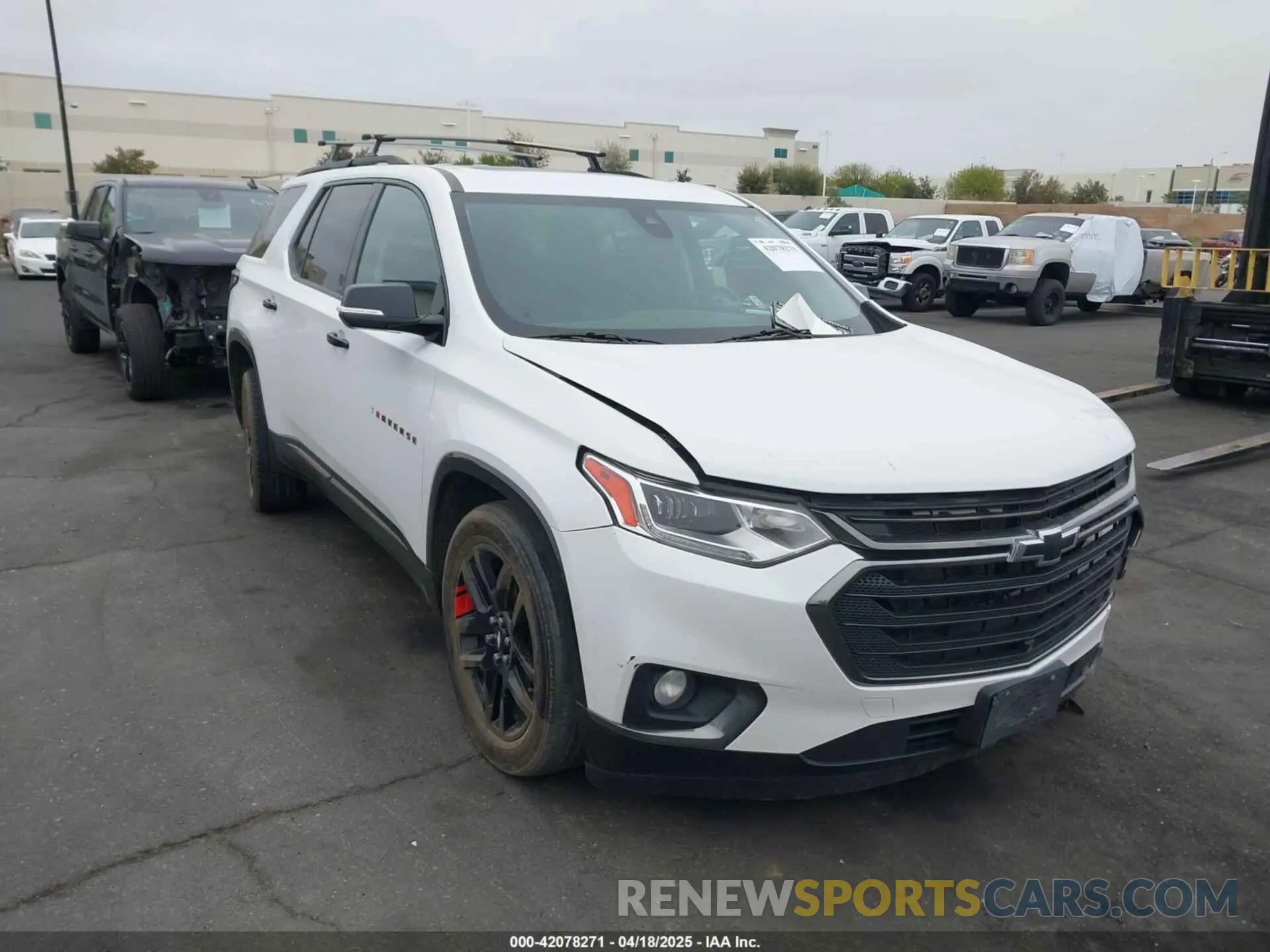 13 Photograph of a damaged car 1GNEVKKWXLJ120947 CHEVROLET TRAVERSE 2020